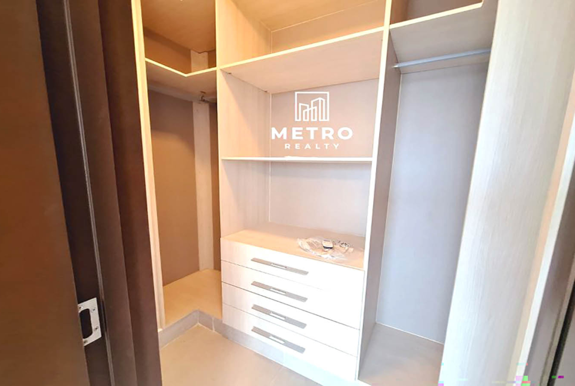 PH Jade Tower en San Francisco bedroom with closet