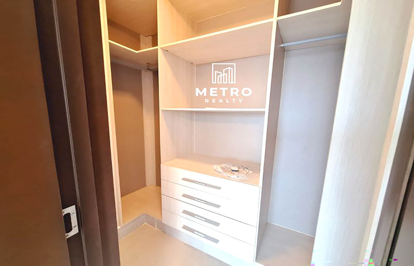 PH Jade Tower en San Francisco bedroom with closet