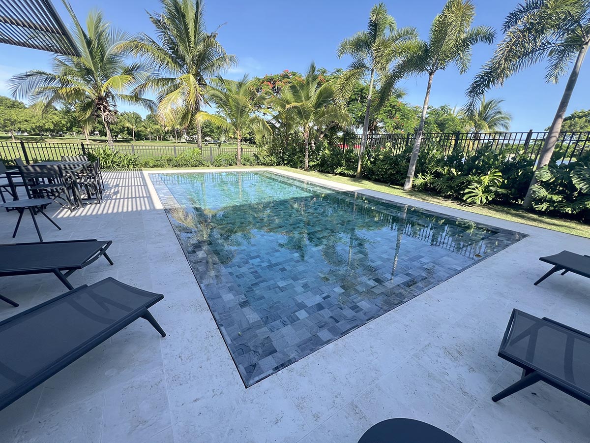 island estate swimming pool panama