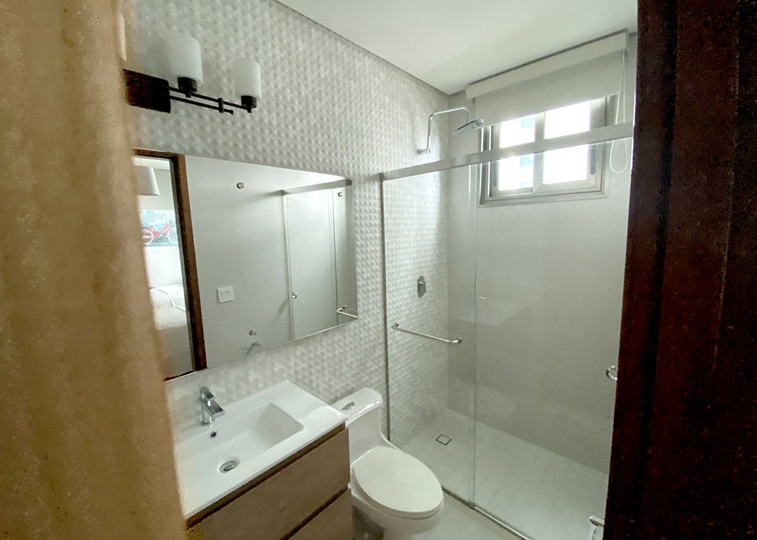 panama-real-estate-costa-del-este-mirador bathrooms