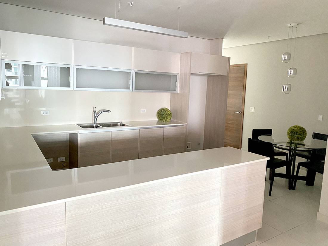 panama-real-estate-costa-del-este-mirador kitchen