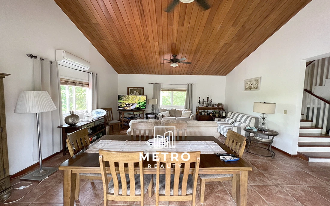 Bocas del Toro House for Sale living room