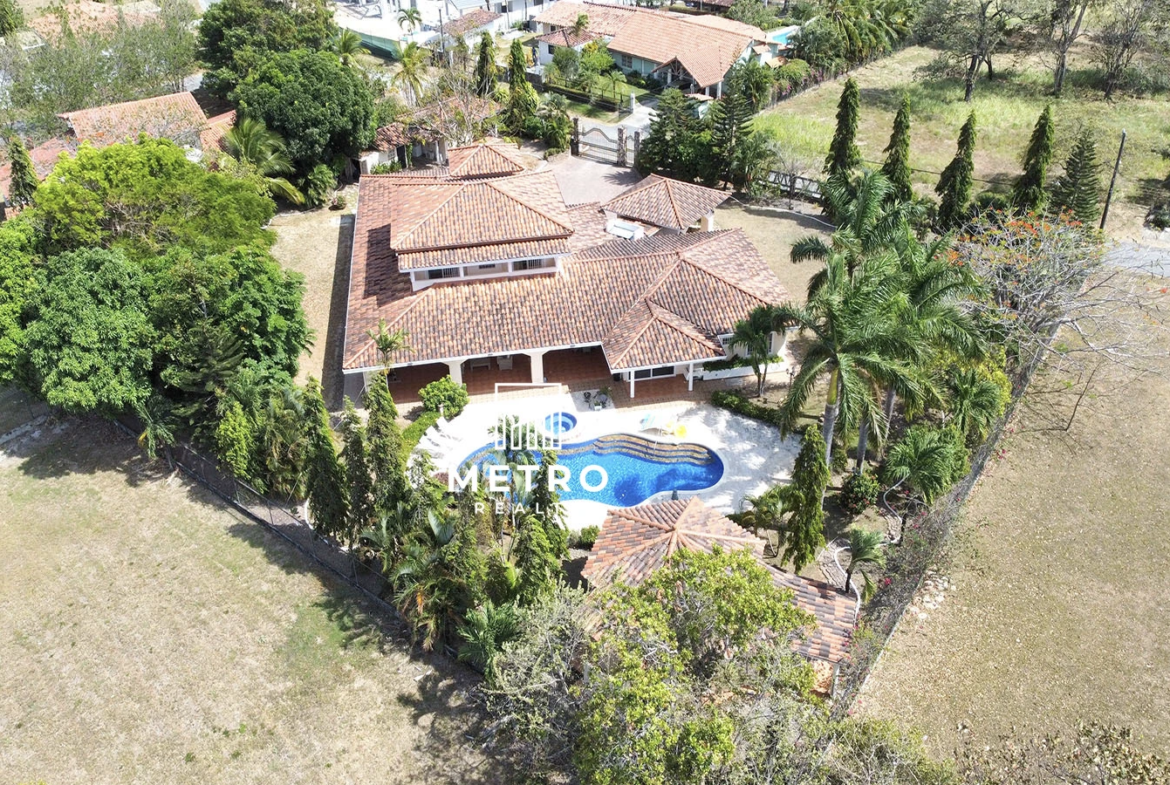 Coronado Panama Home for Sale swiming pool
