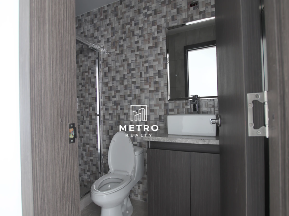 Tucan Country Club Forest Tower Model E baths