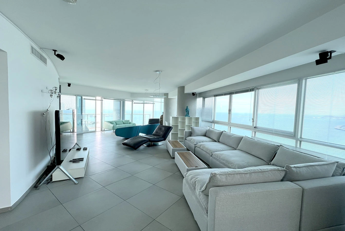Yacht Club Tower Panama living room