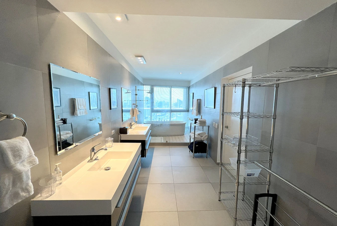 Yacht Club Tower Panama master bathroom