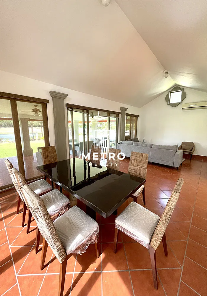 Alquiler de casa en Buenaventura Panama sala de estar
