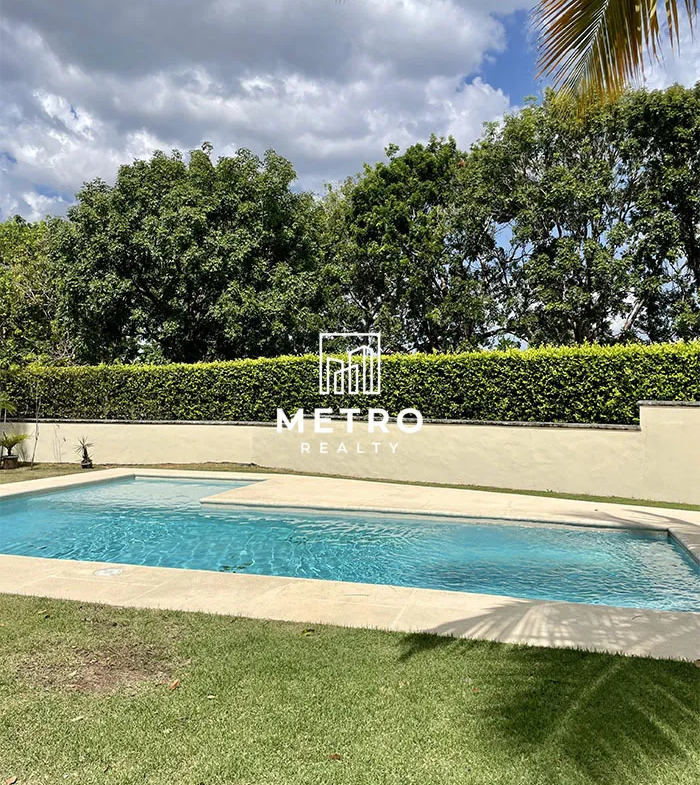 Alquiler de casa en Buenaventura Panama piscina 2