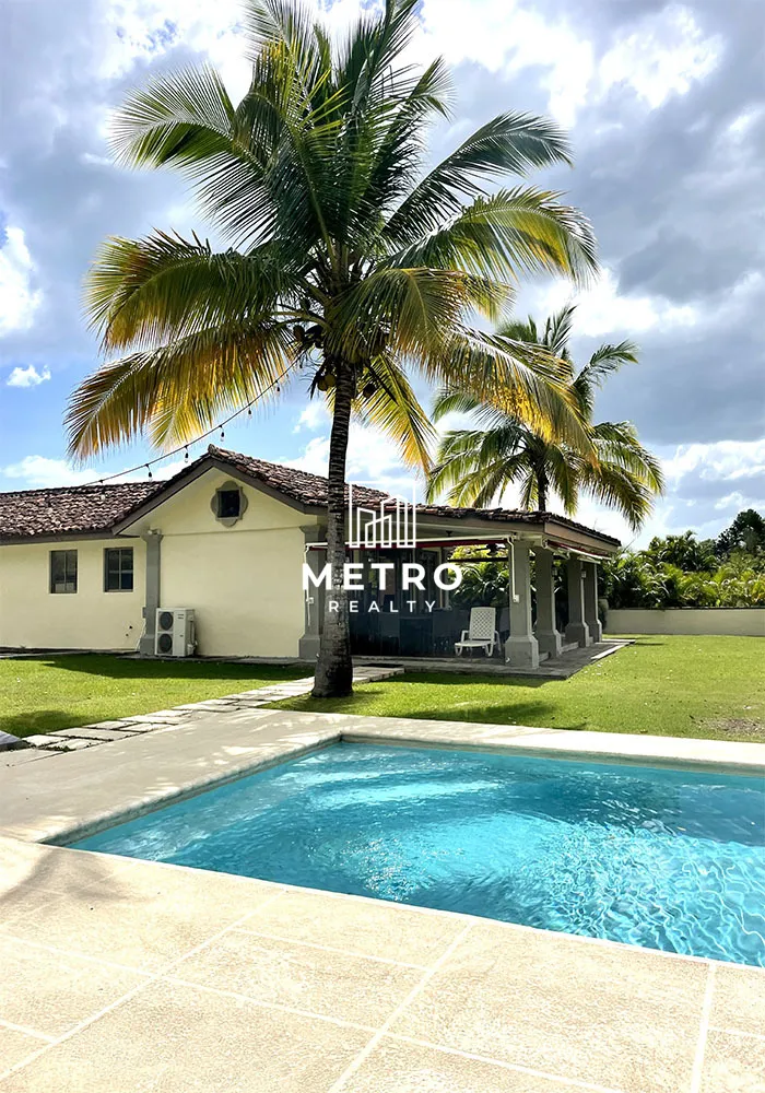 Alquiler de casa en Buenaventura Panama piscina