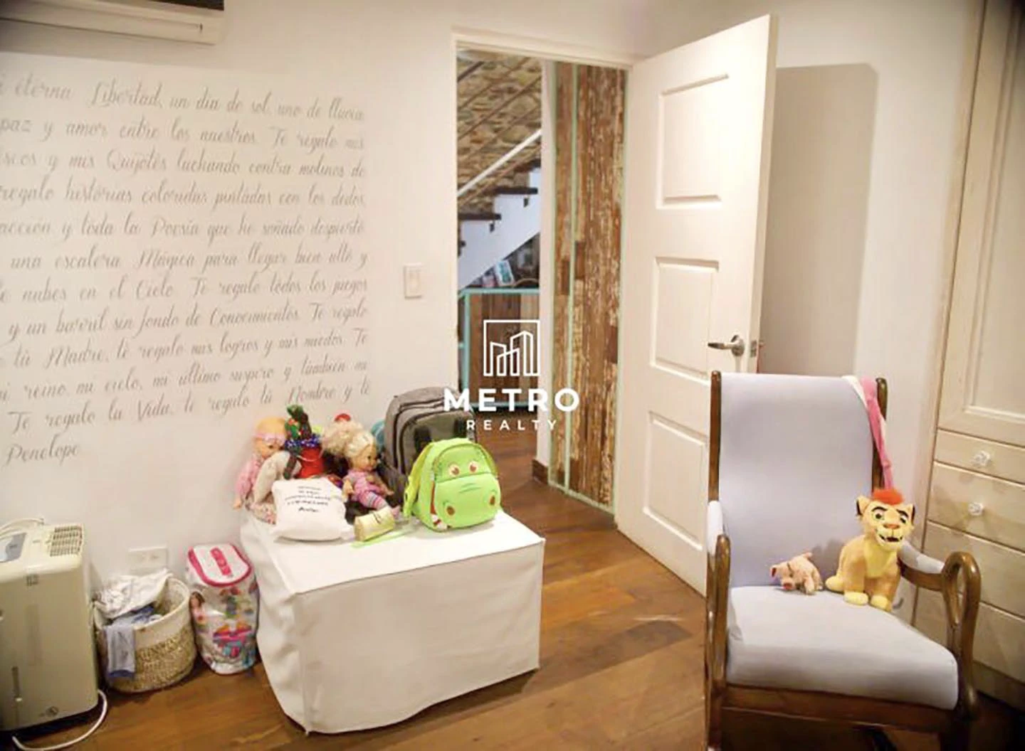 Casco Antiguo Apartment for Sale Jeronimo room