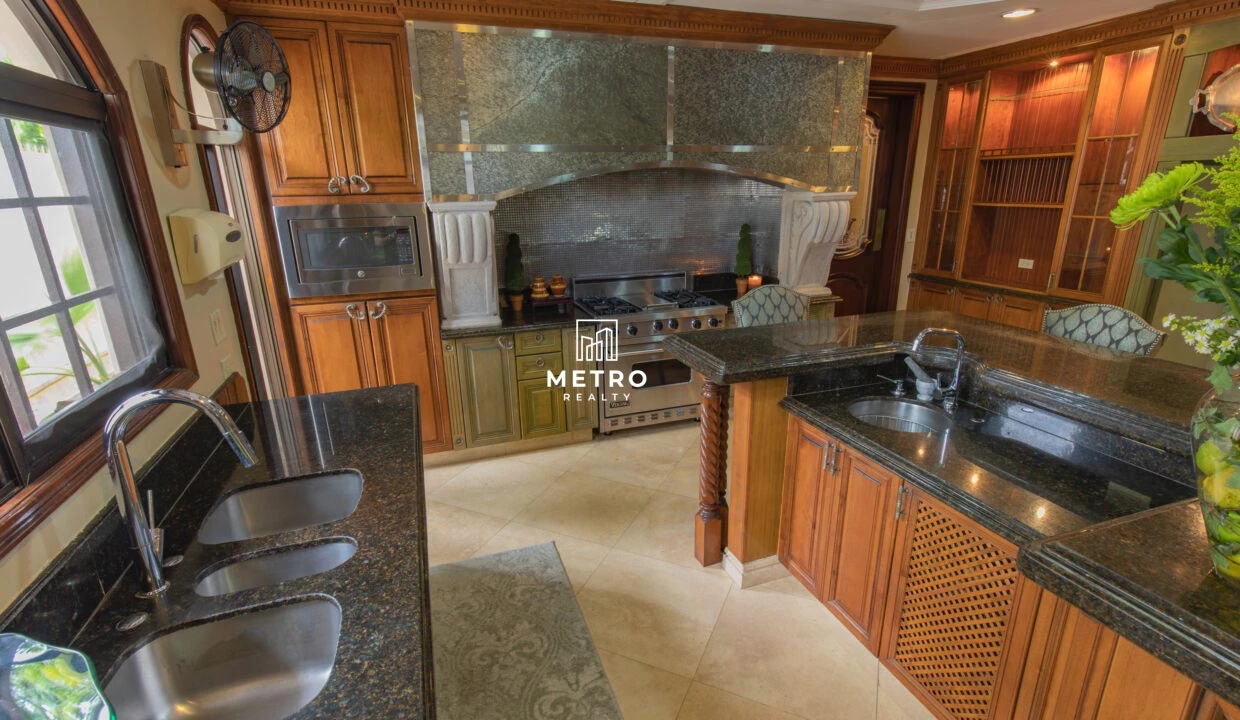 Costa del Este Mansion for Sale kitchen