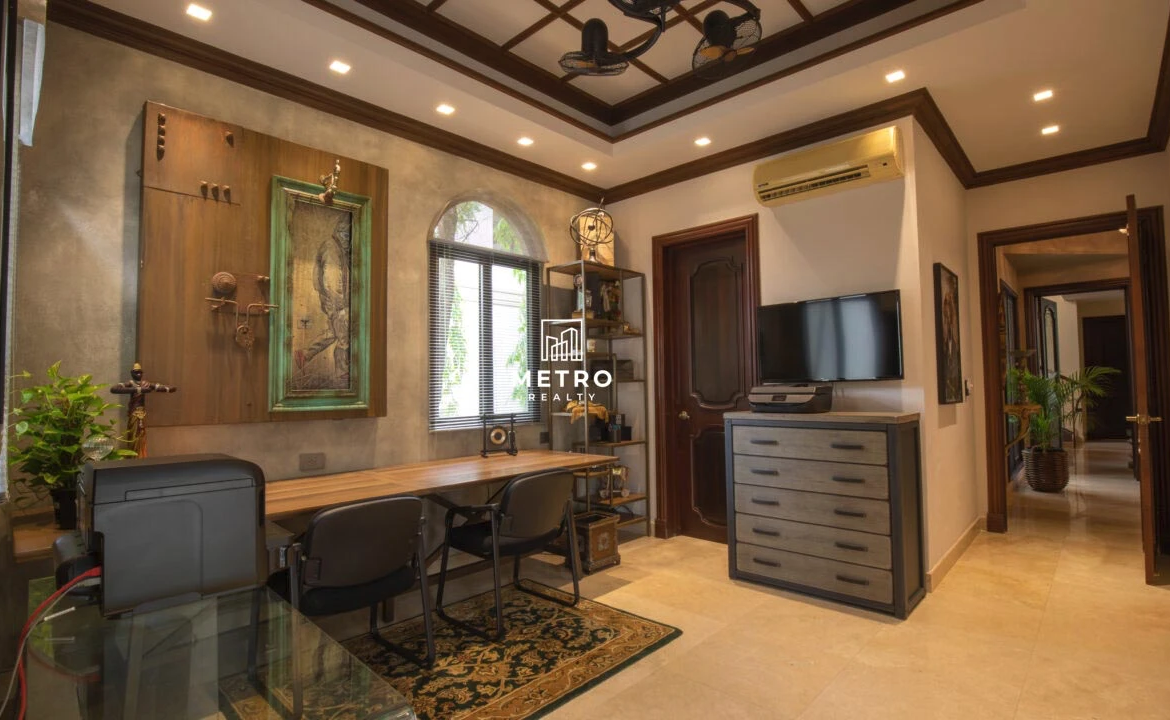 Costa del Este Mansion for Sale office