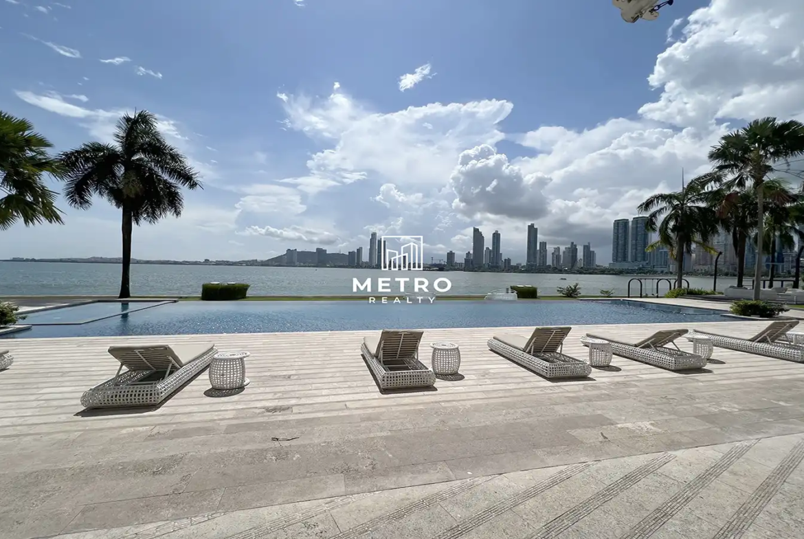 Punta Paitilla Apartment for Sale in Ph The Point Panama swimming pool