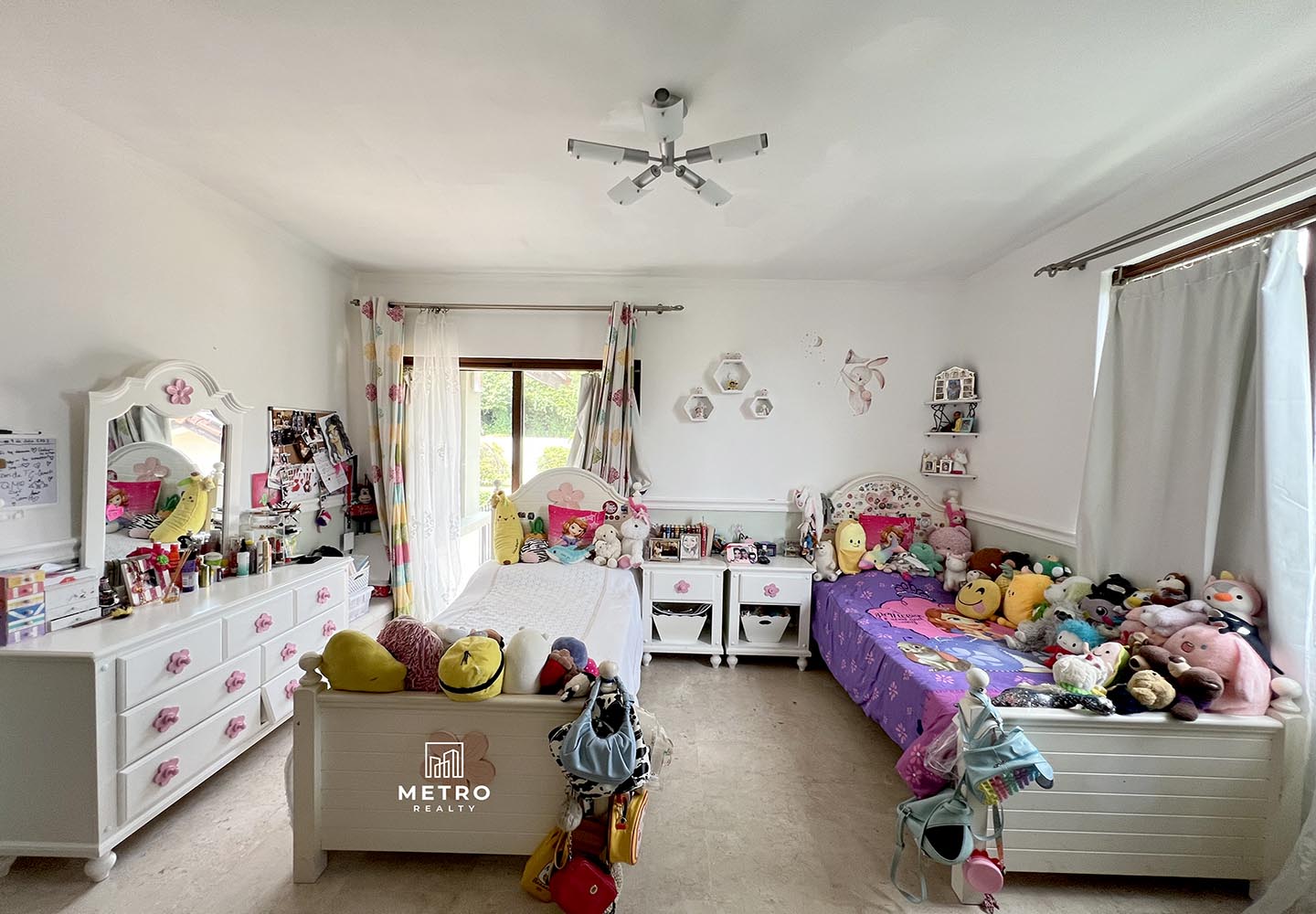 Houses For Sale in Panama girl bedroom