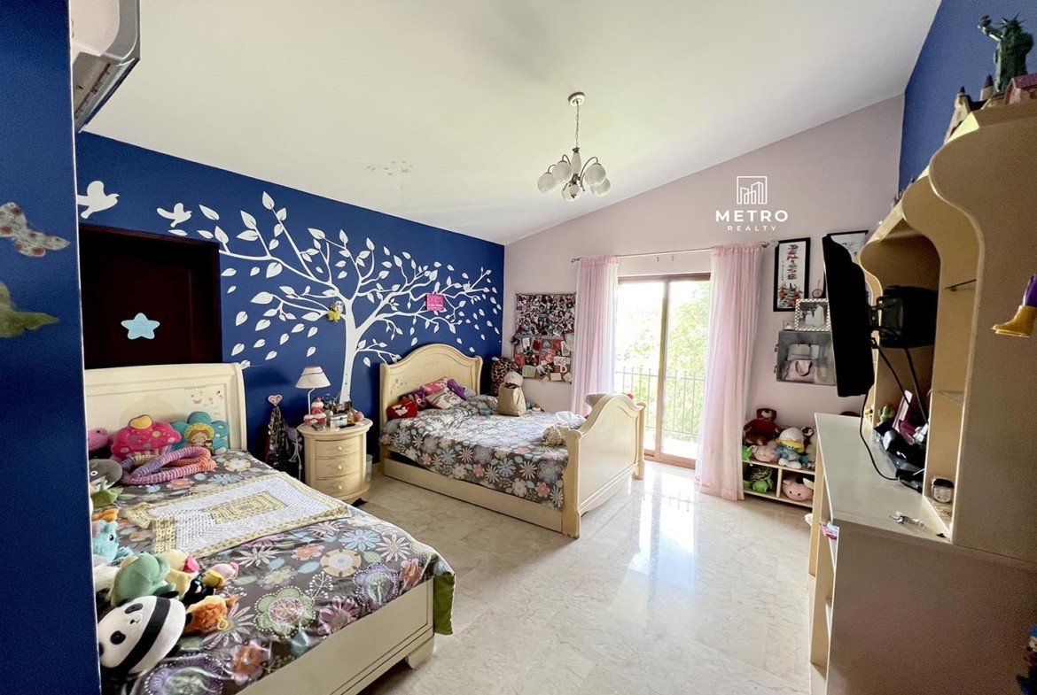 Houses For Sale in Panama girls beds