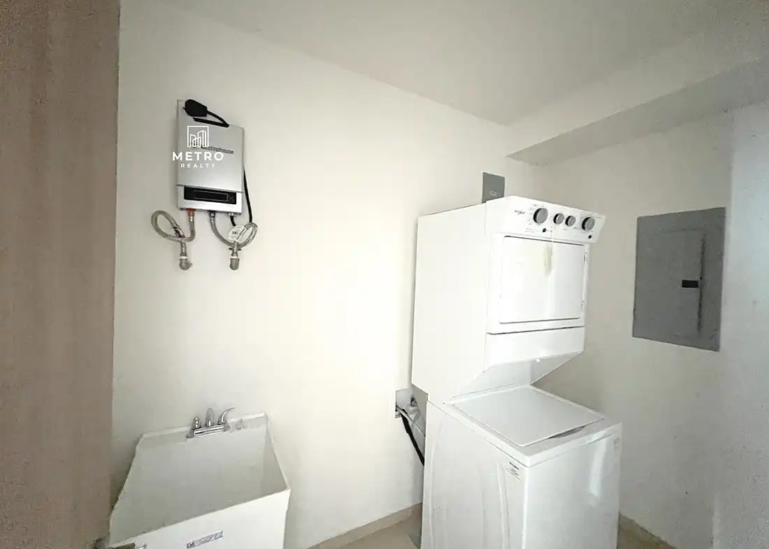 nueva gorgona panama laundry area