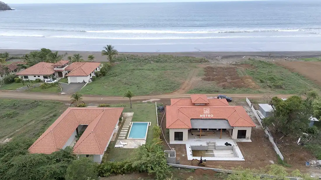 casas de playa panama backyard and terrain
