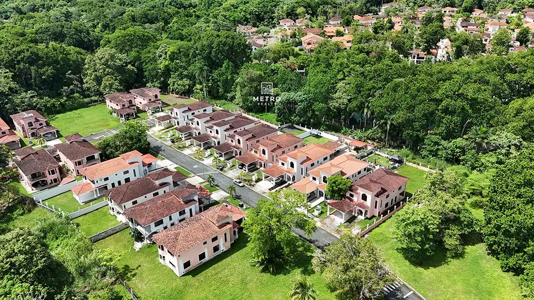 clayotn village panama 1