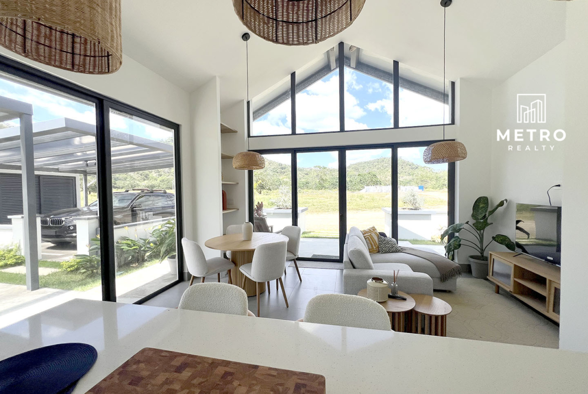 homes for sale in los santos panama Living room