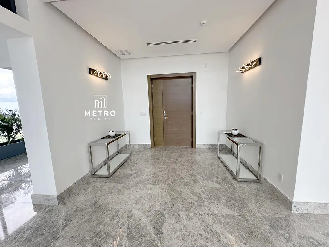 empire residences santa mariamain entrance