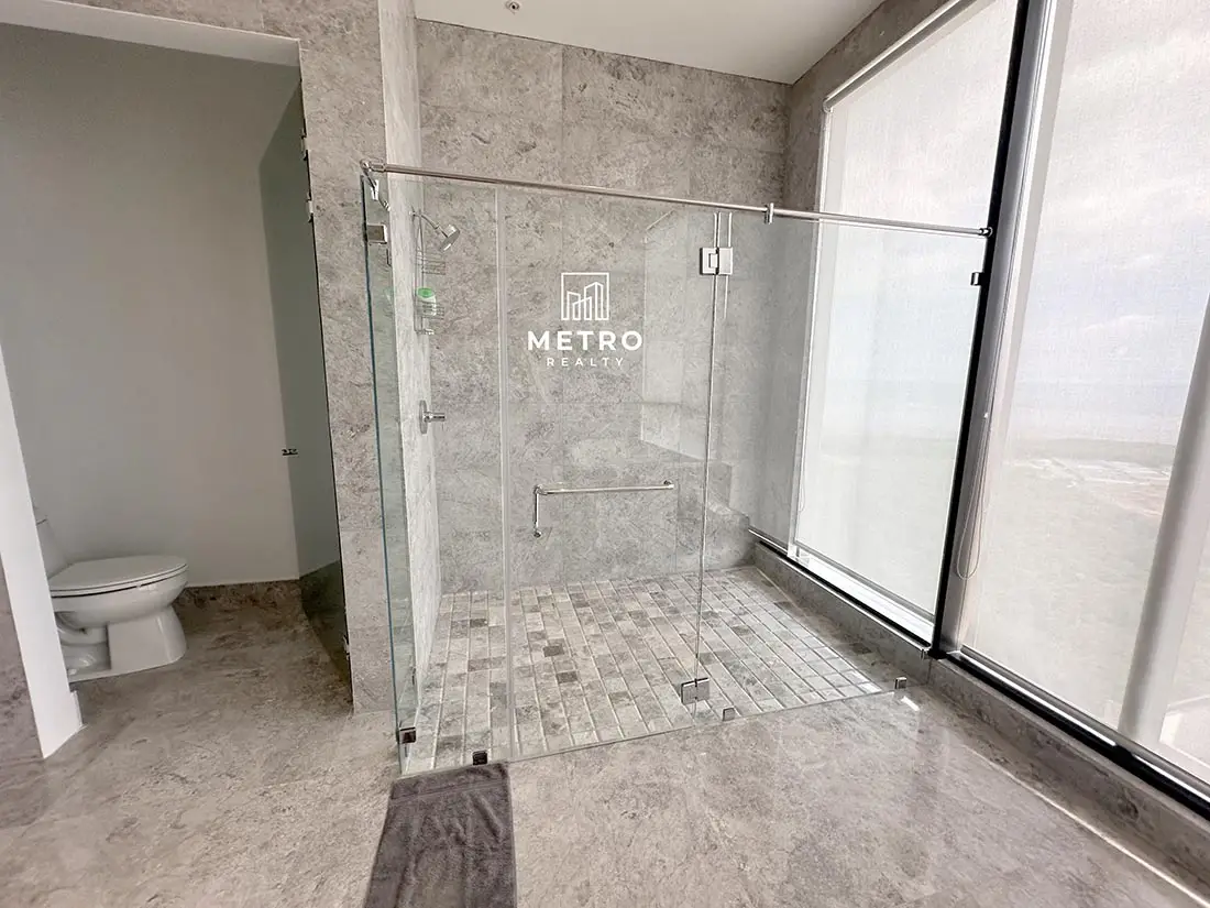 penthouses en panama bathorrom shower