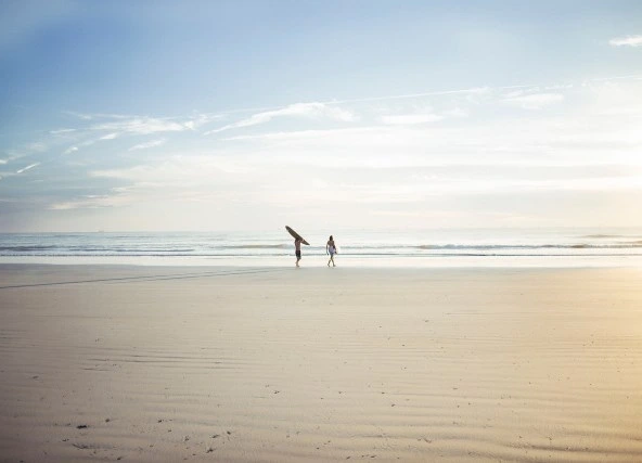 surf in playa venao people walking with surf boards