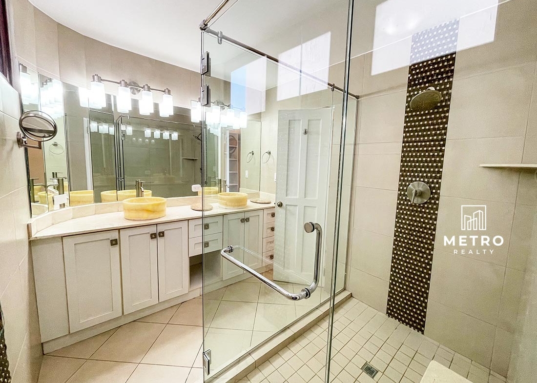panama waterfront real estate bathroom