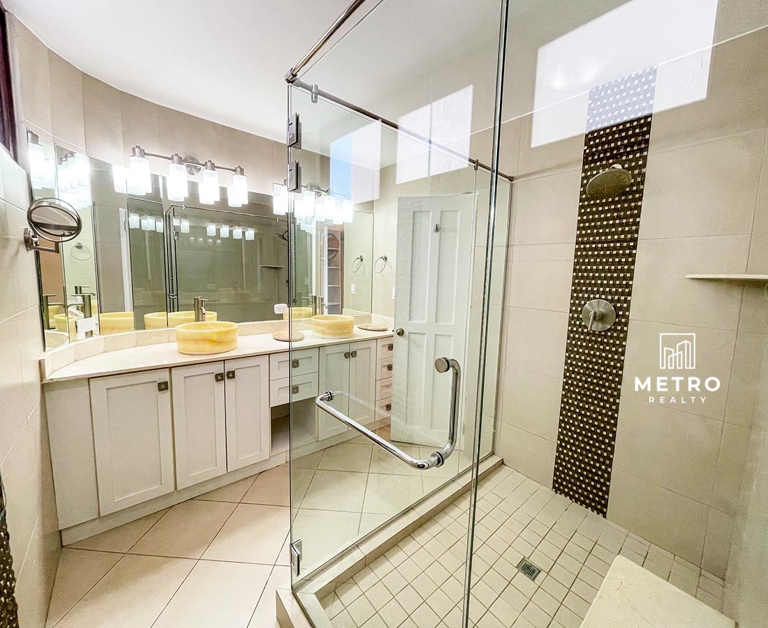 panama waterfront real estate bathroom