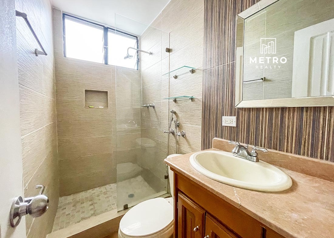 panama waterfront real estate private bathroom