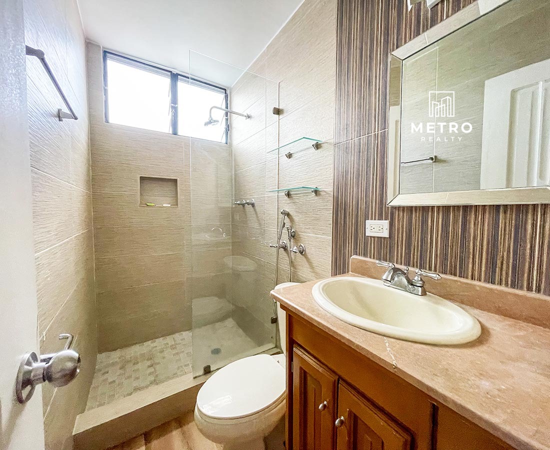 panama waterfront real estate private bathroom