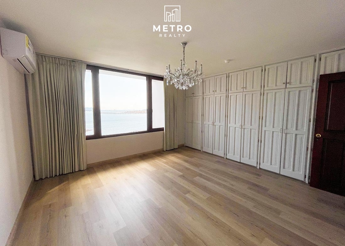 panama waterfront real estate room corner view