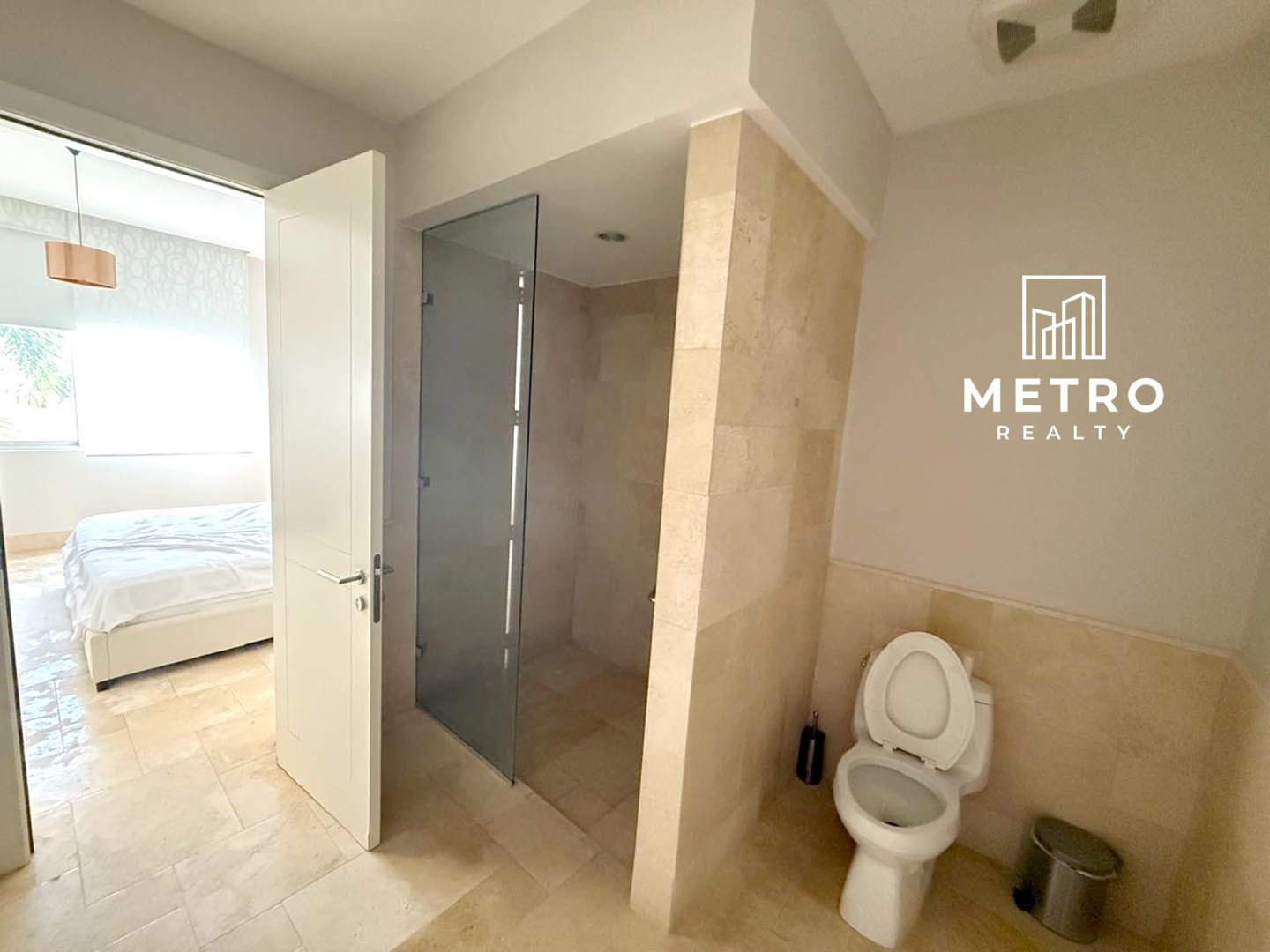 Houses for sale in Buenaventura Panama master shower