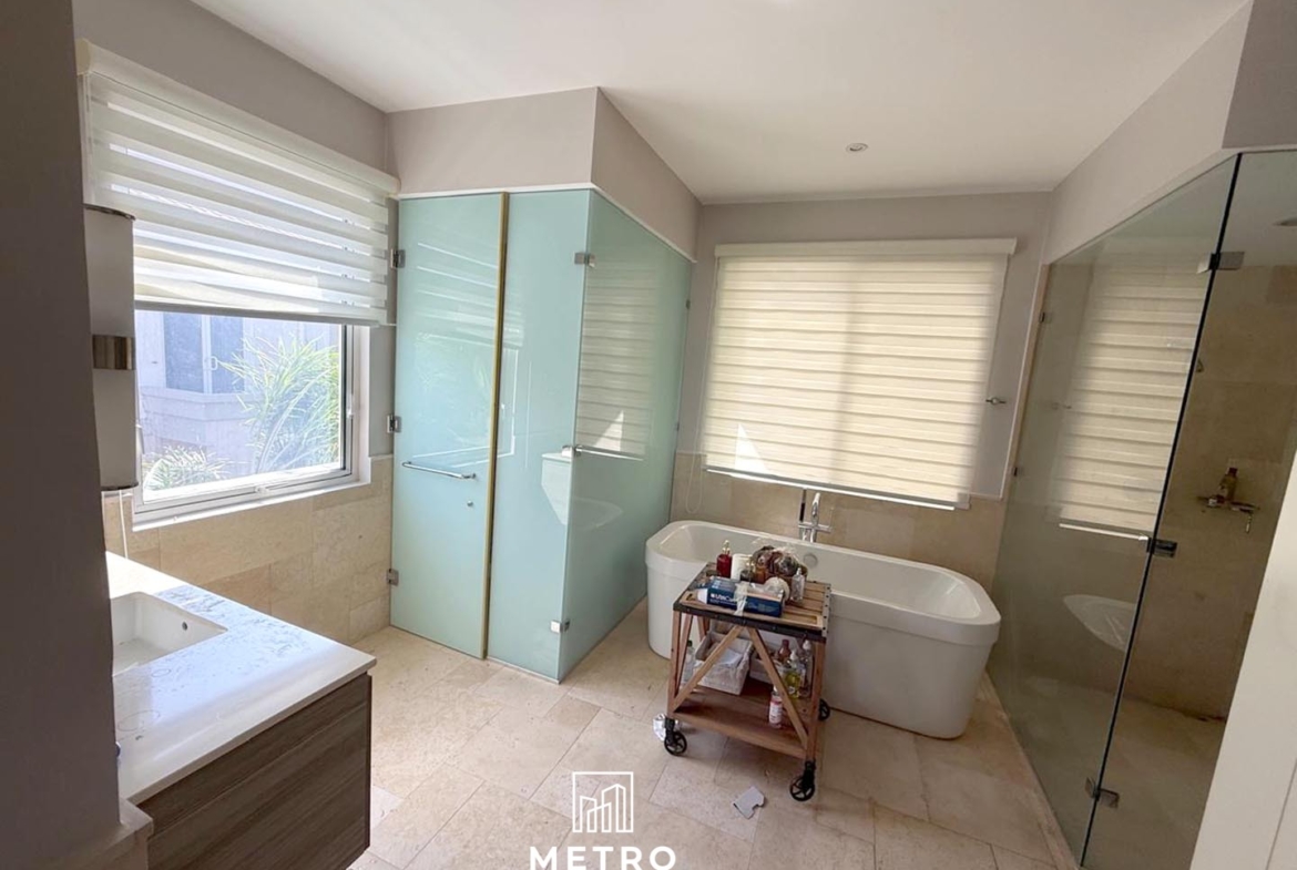 Houses for sale in Buenaventura Panama master tub