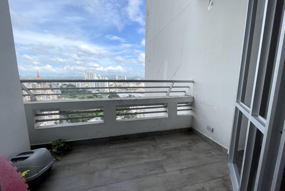 el cangrejo panama real estate luxor balcony