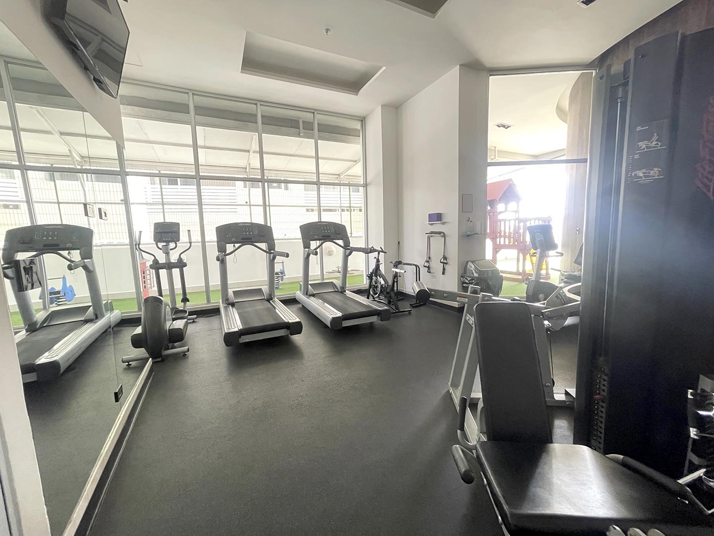 el cangrejo panama real estate luxor gym