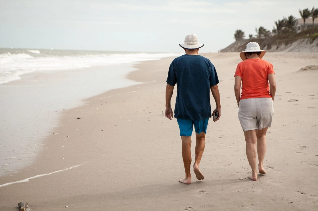 Panama retirement visa seniors walking on beach