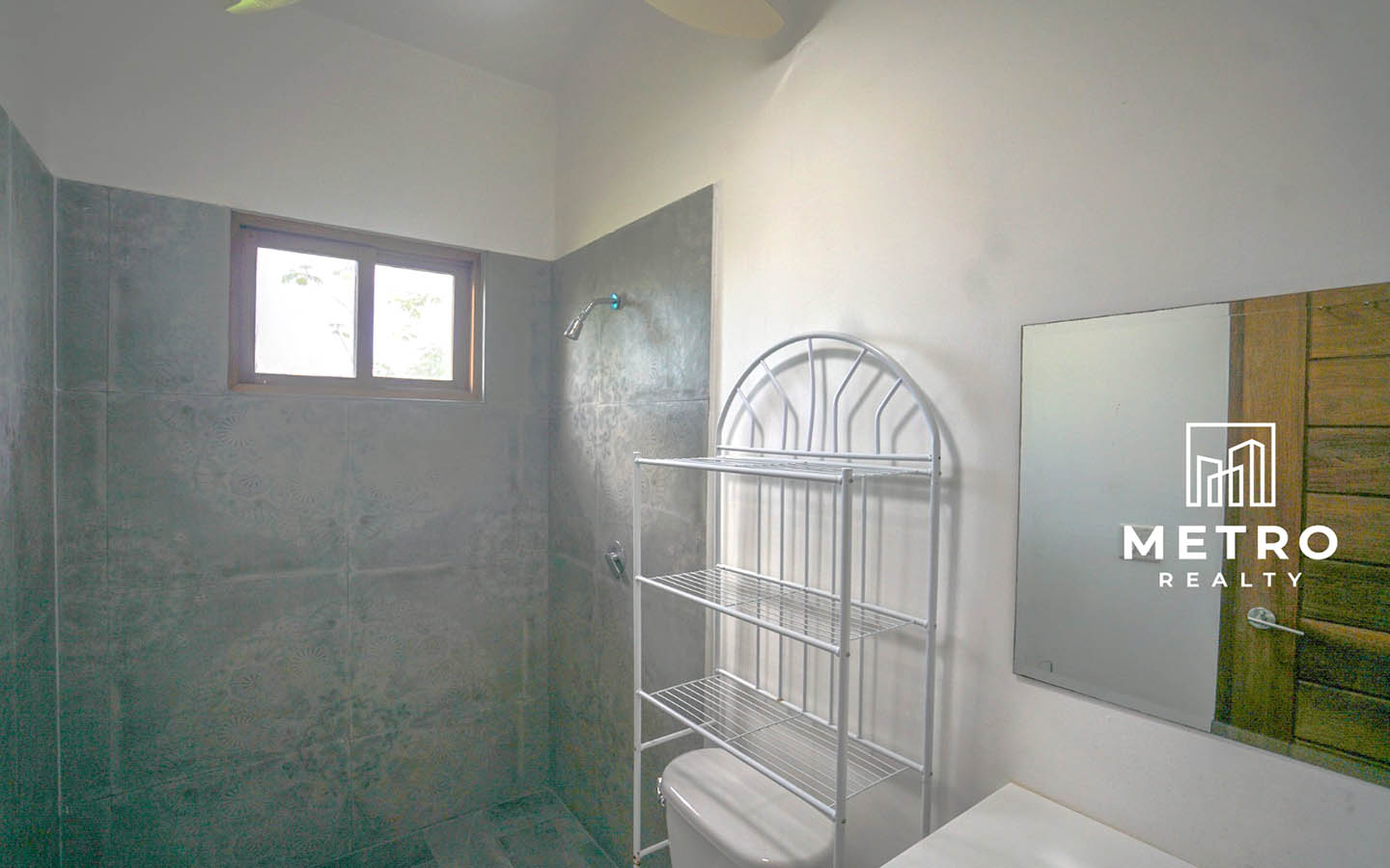 Pedasi Panama Single house for sale Bathroom with mirror