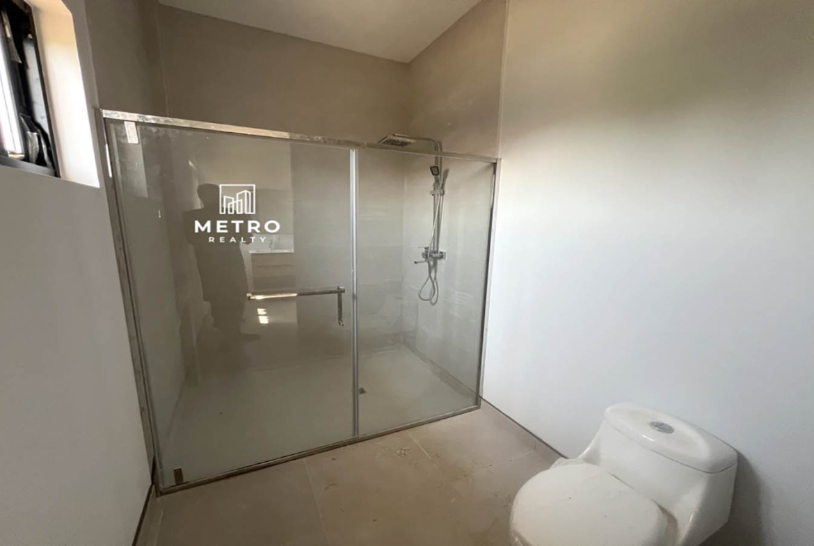 Andromeda Pedasi house for sale bathroom with shower