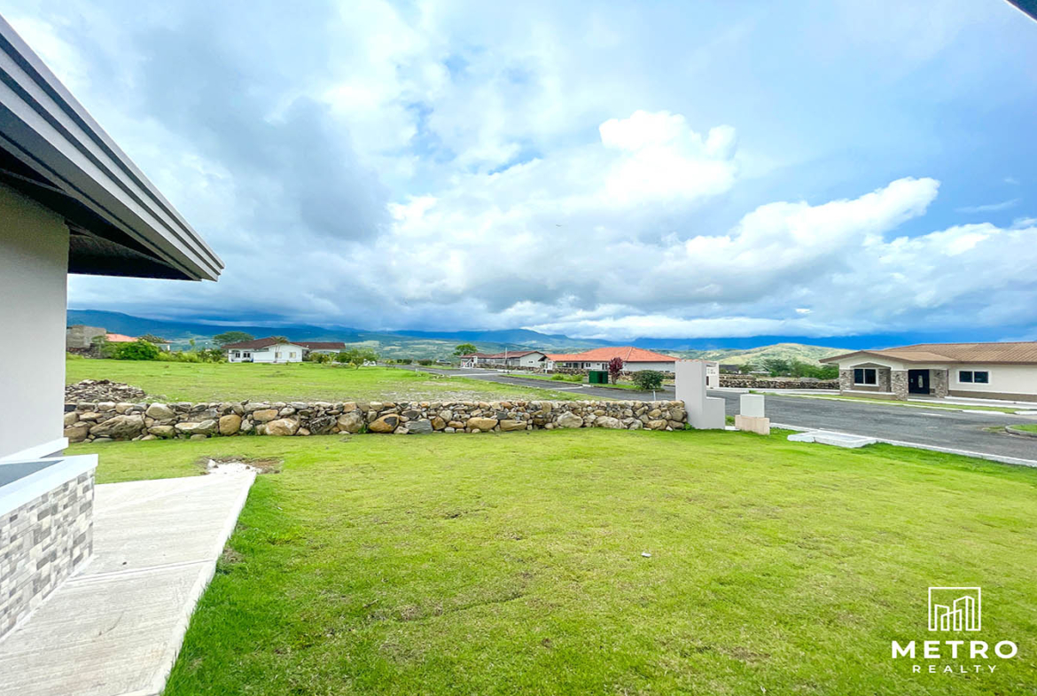 Boquete Canyon village backyard