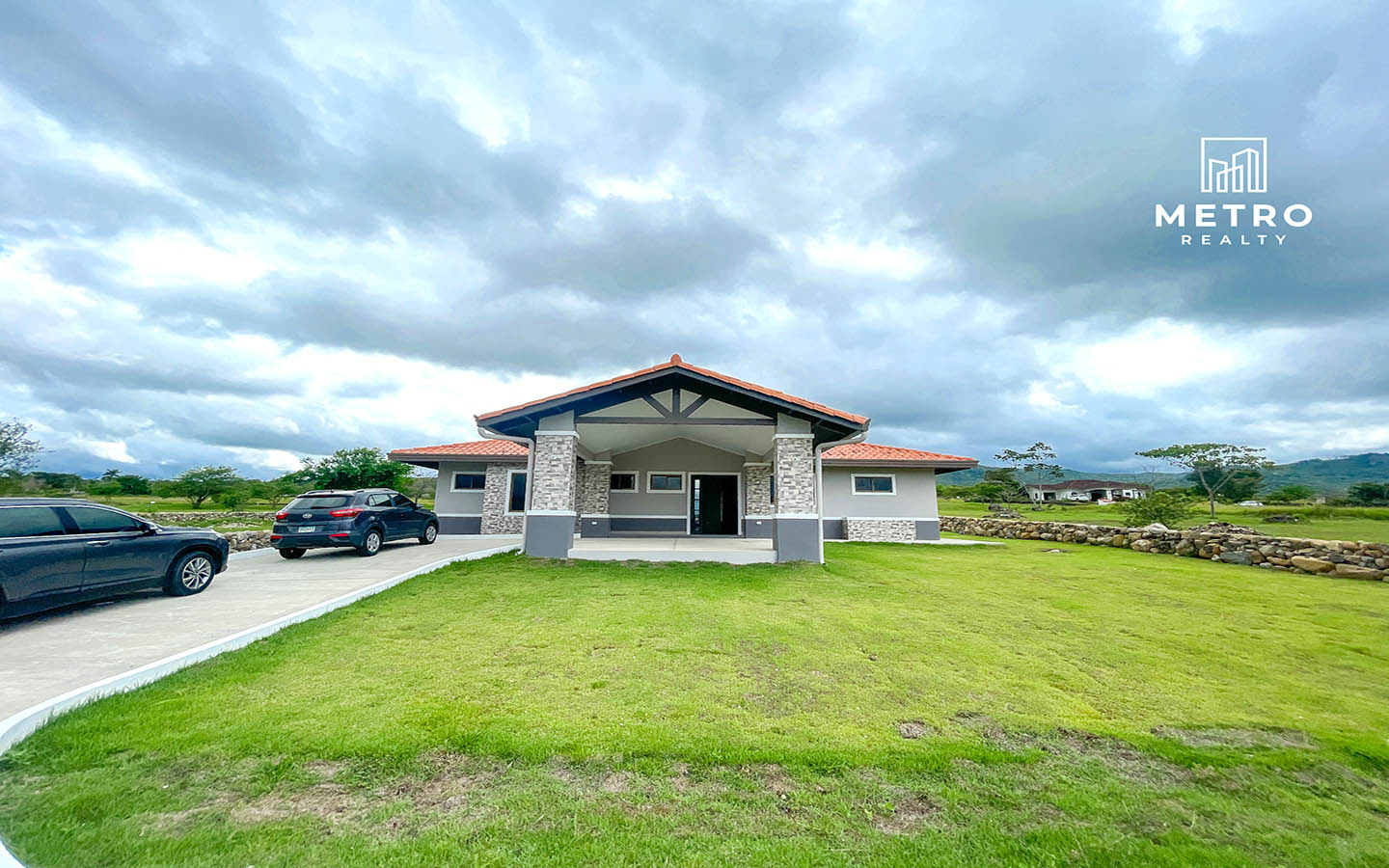 Boquete Canyon village impresive house