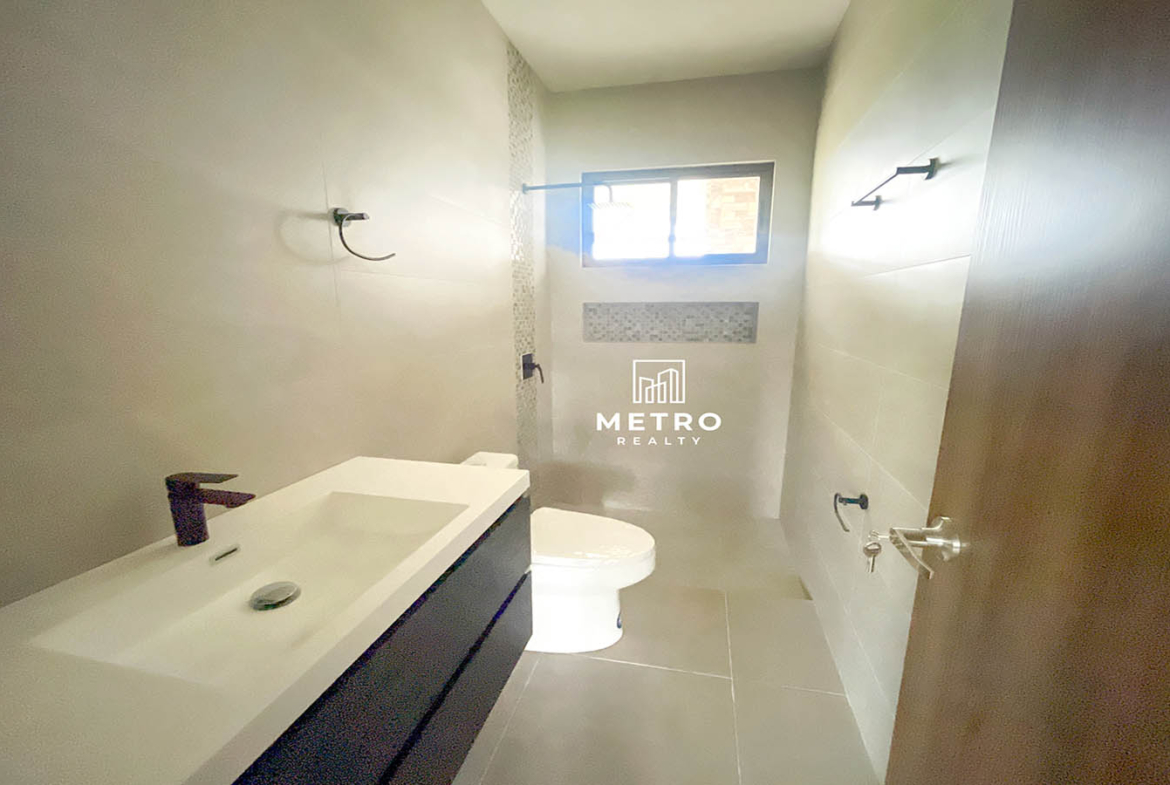 Boquete Canyon village modern bathroom