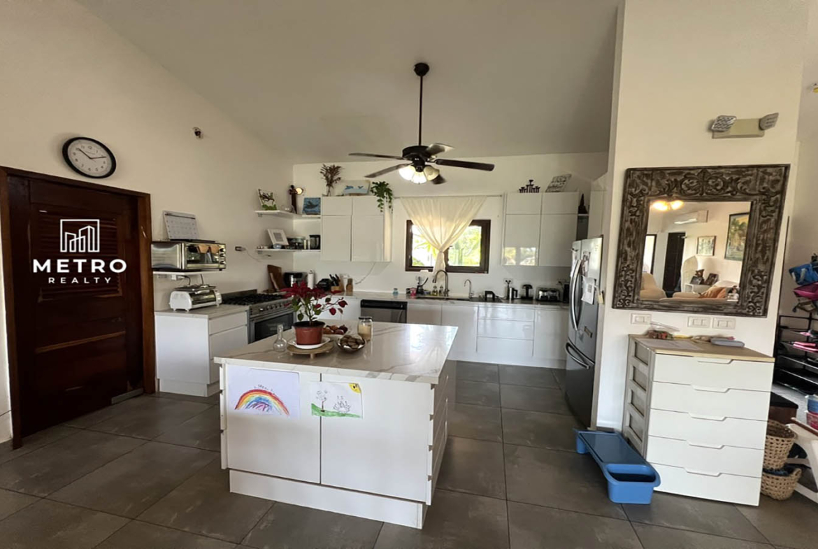 For Sale Pedasi Panama beautiful kitchen