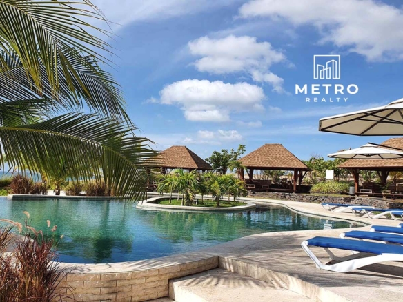 The Most Exclusive Apartment for Sale in Ph La Ensenada pool