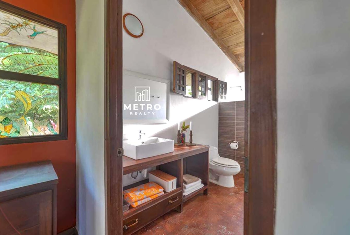 pedasi los santos panama bathroom with mirror