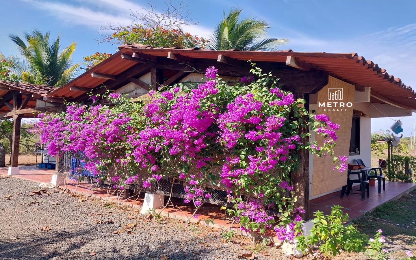 pedasi los santos panama beautiful house with flowers