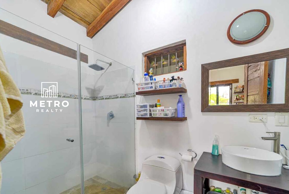 pedasi los santos panama modern bathroom