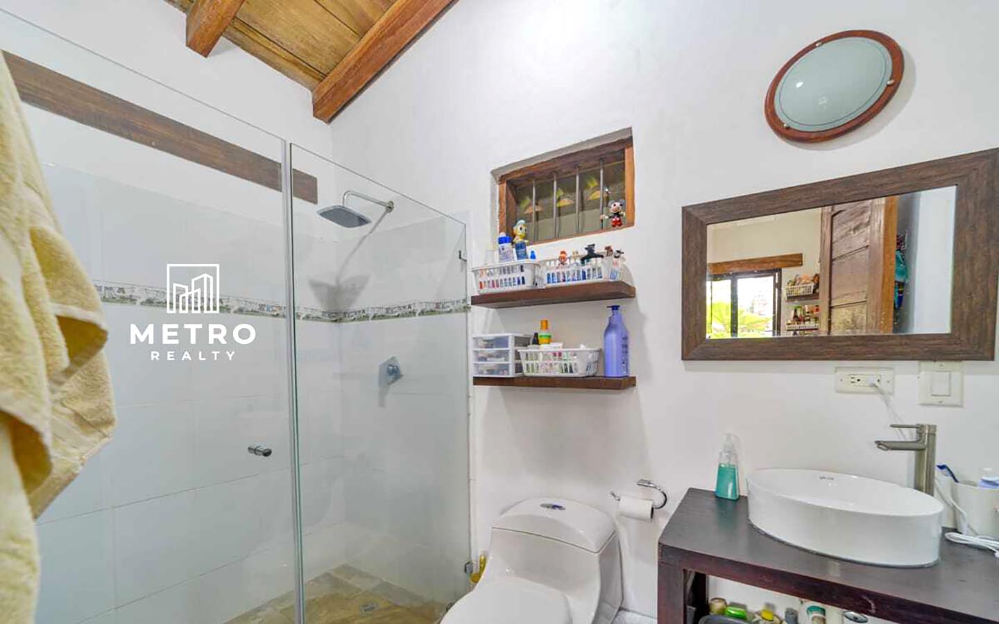 pedasi los santos panama modern bathroom