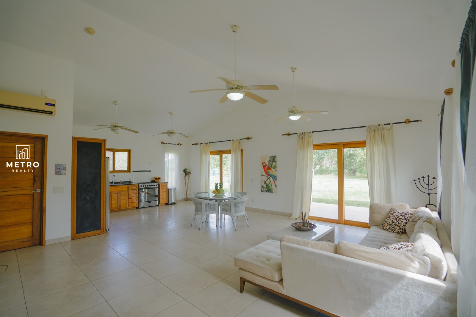single house for sale in Pedasi Panama living room