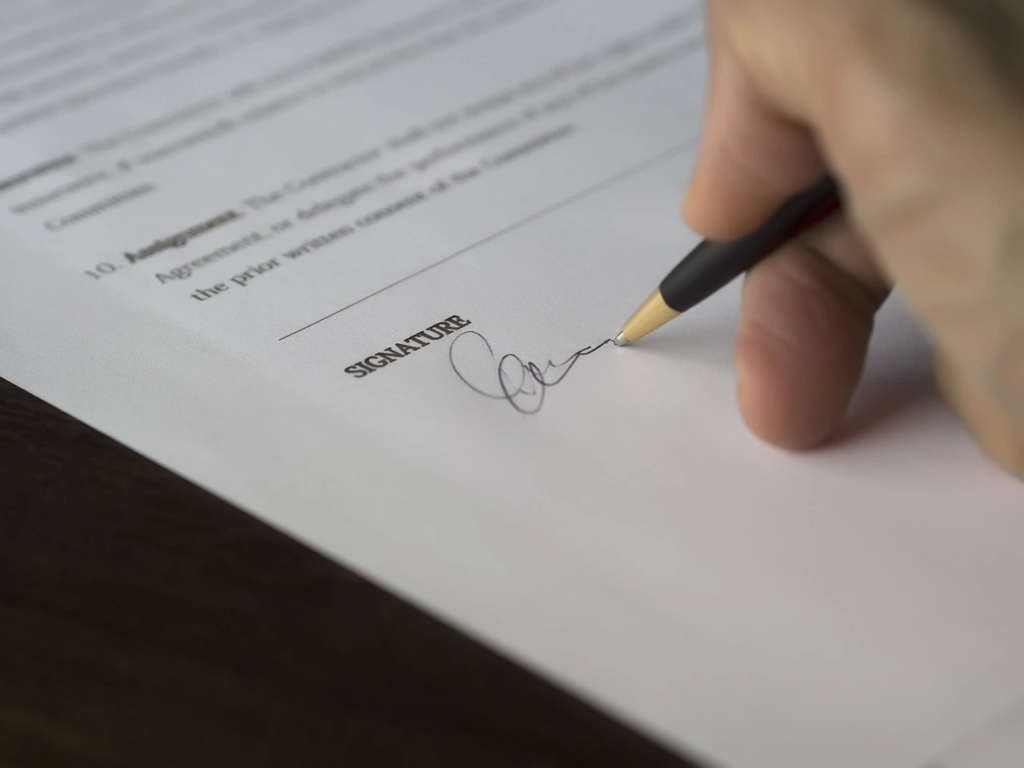 Panama Retirement visa Requirements person signing