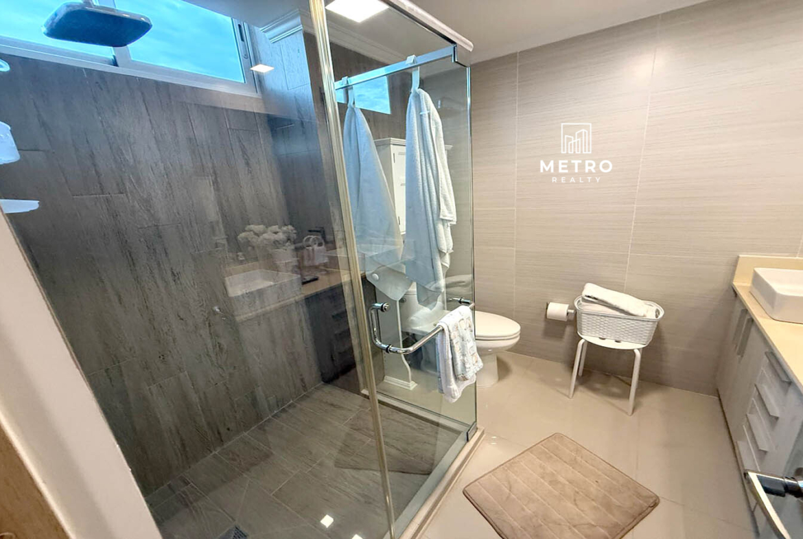 PH Zaphiro Apartment for Sale in Panama modern bathroom